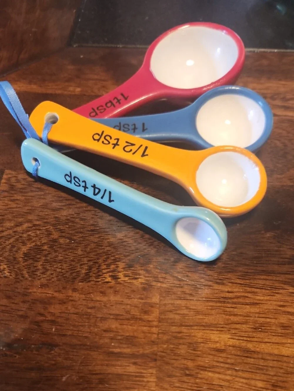 VINTAGE CERAMIC MEASURING SPOONS SET OF 4 RED BLUE ORANGE GREEN 1 TBSP - 1/4 TSP